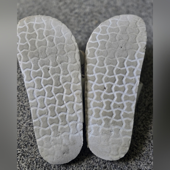 Cushionaire Womens 7M White 2 Strap Leather-Insole Sandals - Picture 11 of 11